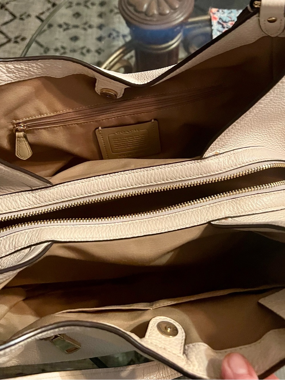 Coach Kristy 2021  Pebbled Leather Shoulder Bag in Chalk. Pristine condition - Picture 6 of 8